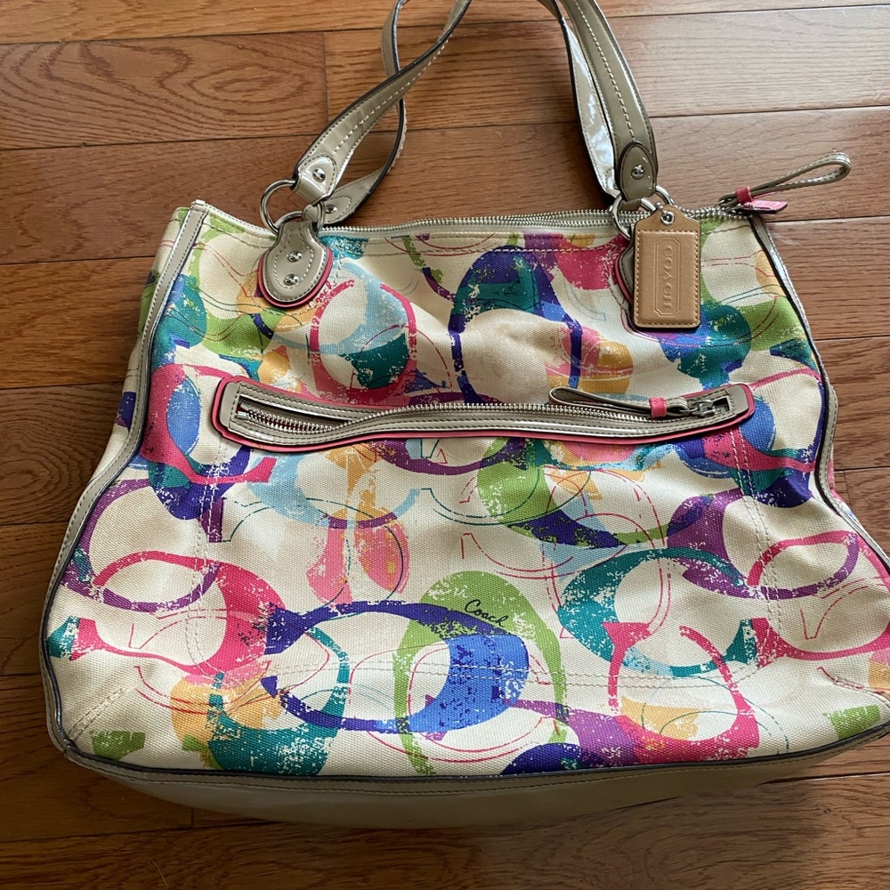 Coach Cream purse with Durable Design